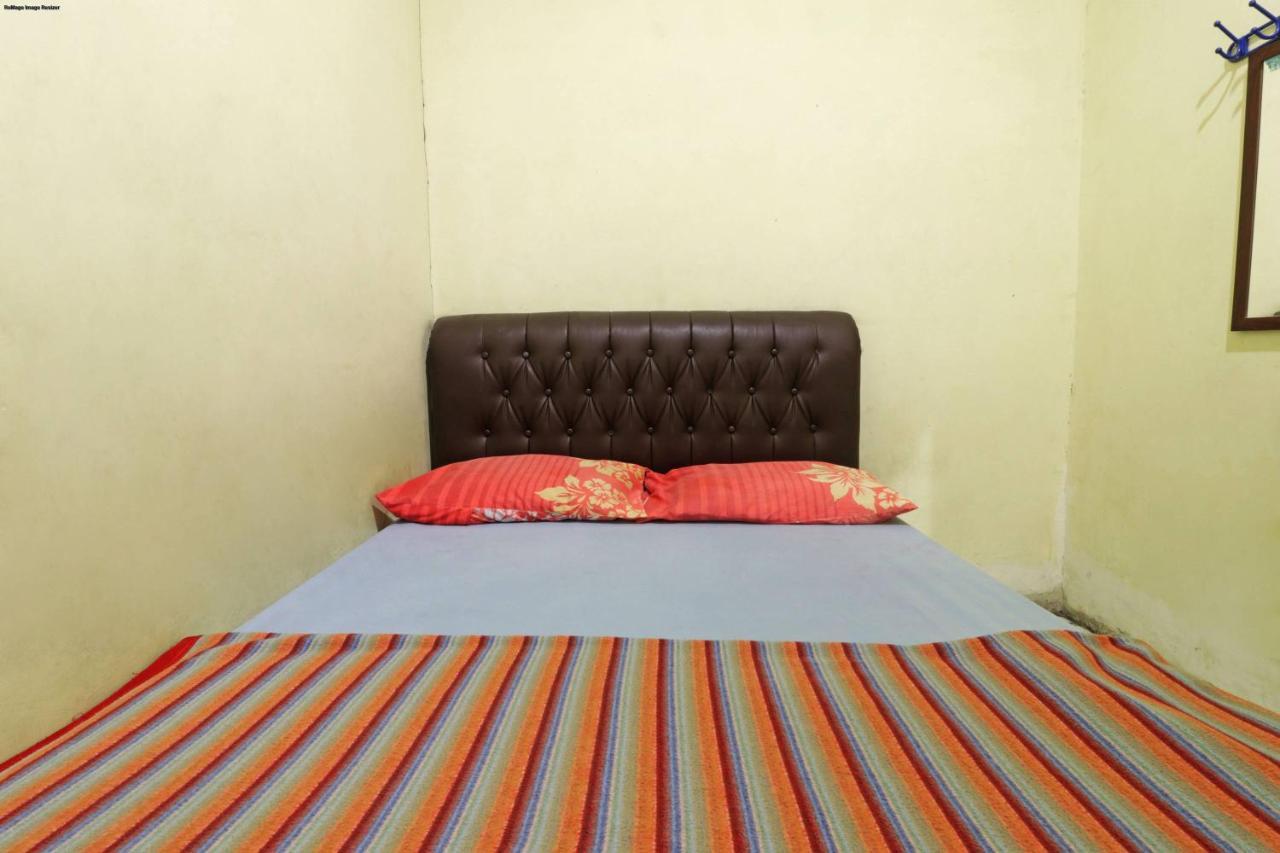 Отель Wisma Cempaka 2 Syariah Parit  Экстерьер фото